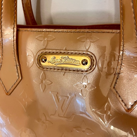 Louis Vuitton Vernice tote in nude metallic - Picture 11 of 16
